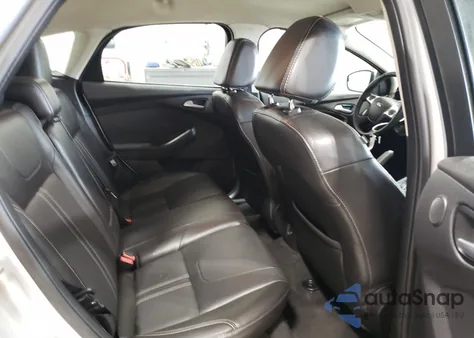 2014 Ford Focus Titanium from USA, damaged, VIN 1FADP3N23EL379211